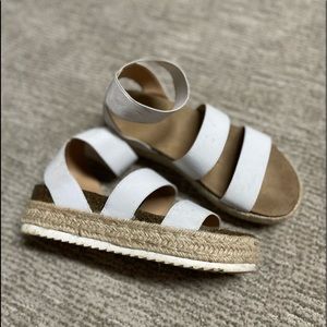 white sandels with straps size 7 time and tru